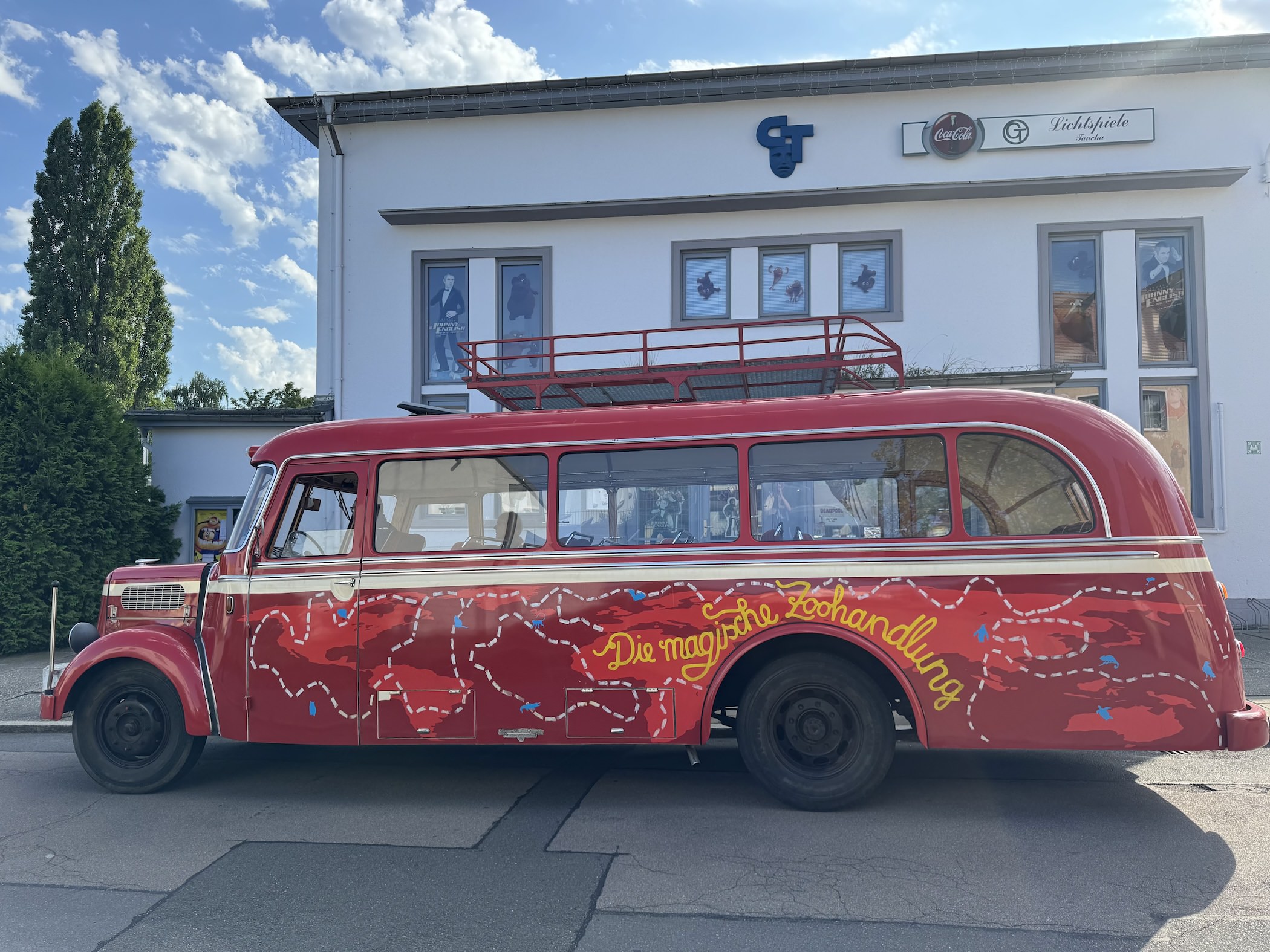 Die Schule der magischen Tiere 2 mit Fahrt im historischen Opel Blitz